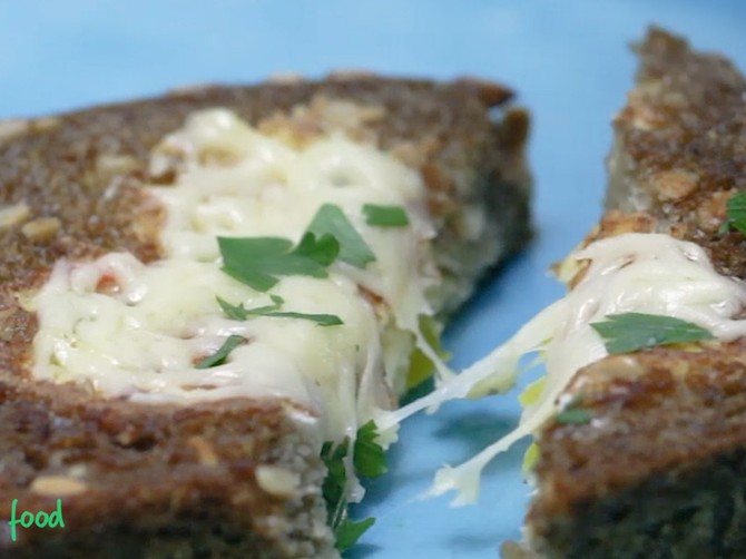 Noizz_food_Punjeni_tost_cop_safe