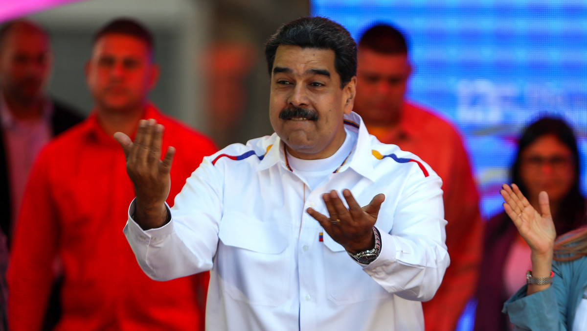 Dziennikarz Jorge Ramos z Univision, amerykańskiej telewizji nadającej po hiszpańsku, poinformował, że wraz z zespołem został zatrzymany przez dwie godziny w pałacu prezydenckim Miraflores w Caracas, po tym jak prezydentowi Nicolasowi Maduro nie spodobały się zadawane pytania.
