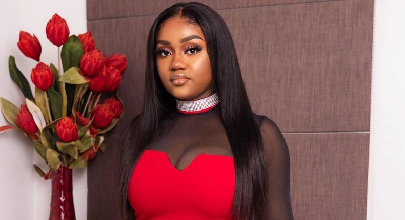 Davido S Estranged Fiancee Chioma Rowland Deletes All His Photos On Her