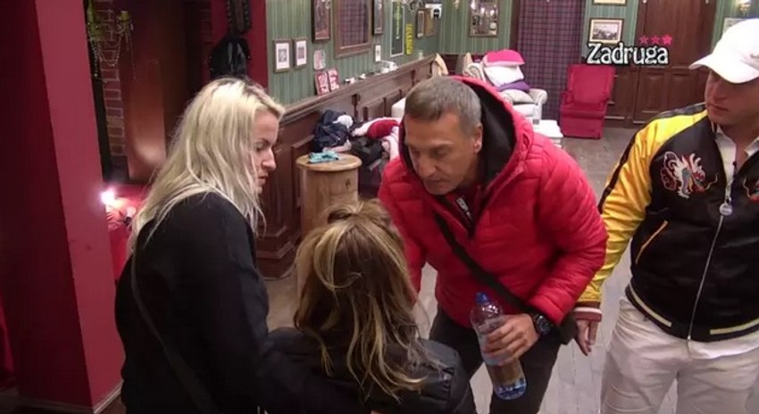 Gagi donosi Nataliji vodu