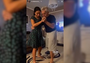 Katarina vežba prvi ples sa ocem