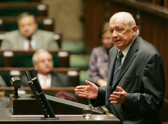 Poseł PiS Zbigniew Religa w Sejmie w październiku 2008 roku