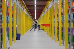 1530 zł na rękę, 10 godzin pracy dziennie na stojąco. Tak pracuje się w Amazonie [ZDJĘCIA]