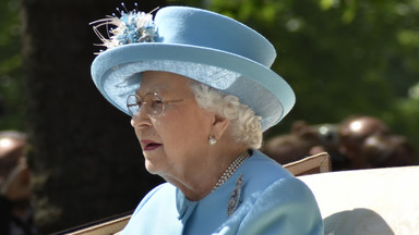 Królowa Elżbieta II podpadła mężowi. "Stracił nazwisko, prawa rodzicielskie, dom i autorytet" [FRAGMENT KSIĄŻKI]