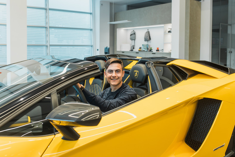 Paulo Dybala i jego nowy Aventador S