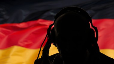 niemiecki wywiad zdejmuje kaganiec nałożony po drugiej wojnie