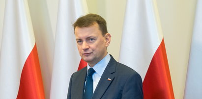Prawa ręka Kaczyńskiego unika sądu