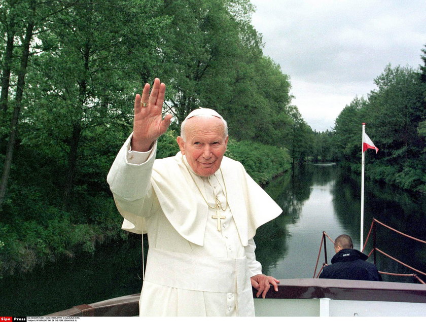 Zatonęła barka Jana Pawła II