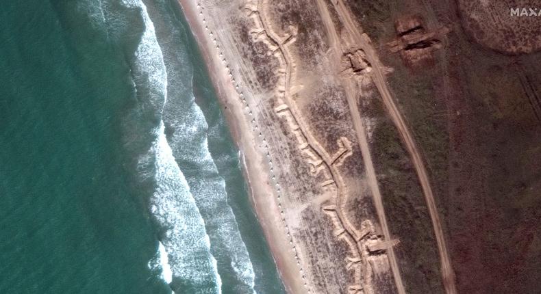 Maxar satellite imagery shows Russian dragons teeth obstacles and trenches along the beach just west of Yevpatoria, Crimea in March.Maxar Technologies