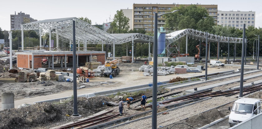 Pokazali ładne obrazki, zbudowali siermiężne wiaty