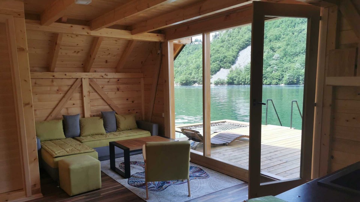 Bajina Bašta jezero Perućac srpski Malidivi