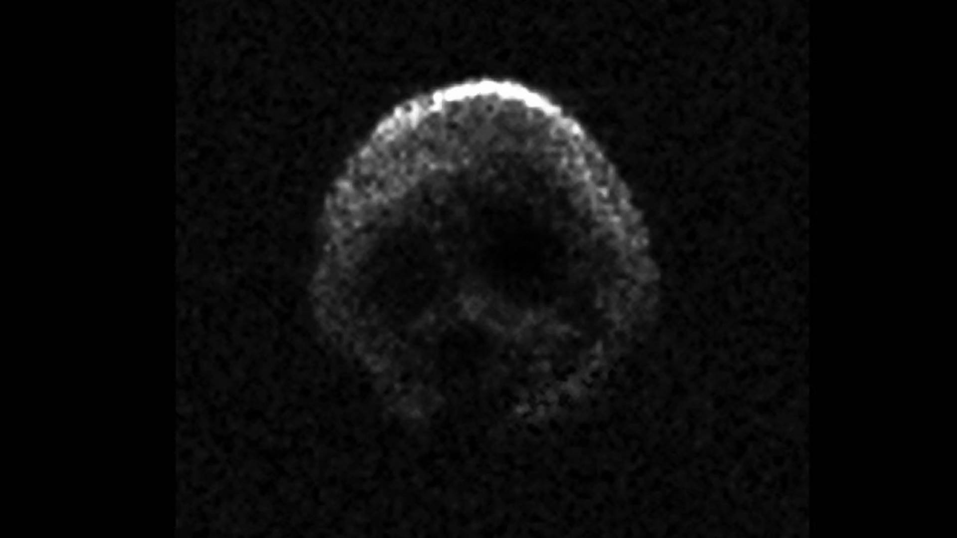 Kometa w kształcie czaszki minie Ziemię w setną rocznicę Święta Niepodległości