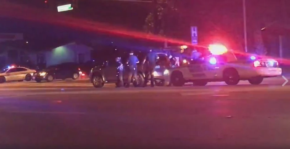 Policija ispred kluba posle napda