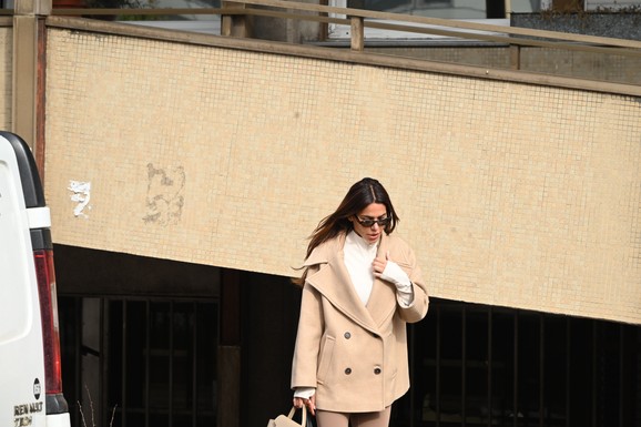 "BOLJE MI JE DA DETE NAPRAVIM SAMA" Naša pevačica (38) o majčinstvu: "To nije auto da ga kupim", otkrila od čega strahuje