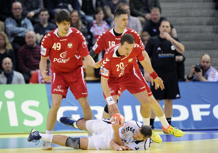 Polscy piłkarze ręczni wygrali z Rosją 24:22 (10:14)