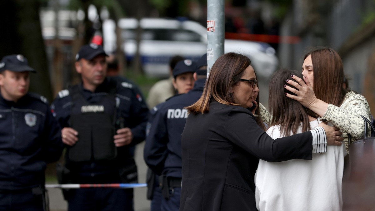 Policja zrekonstruowała zamach w Belgradzie. Nastolatek oddał 57 strzałów