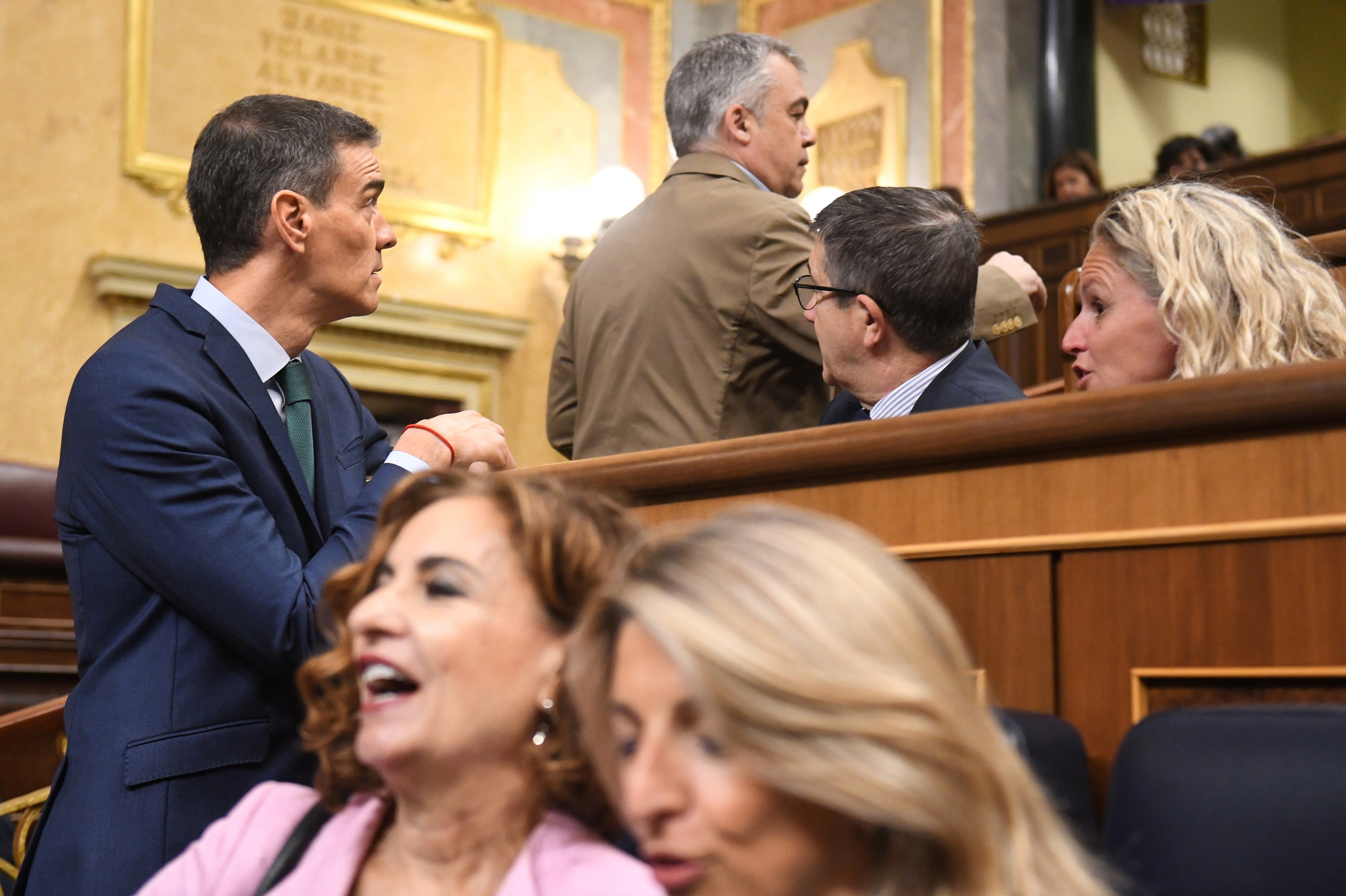 Sánchez renueva PSOE: 9 dirigentes salen tras crisis Cerdán