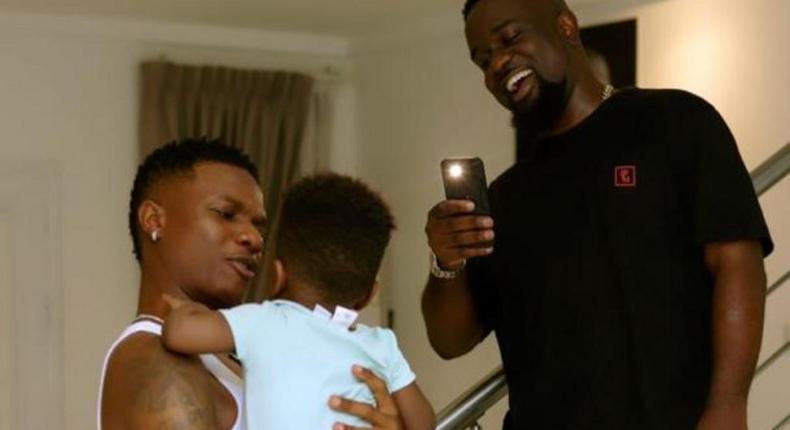 Wizkid with Sarkodie and his son
