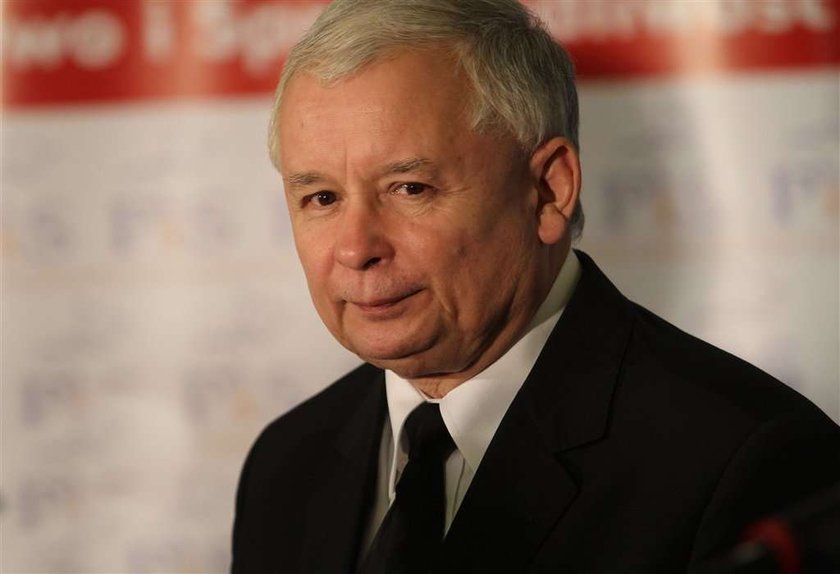 Kaczyński z rozpiętym rozporkiem. Przemawiał, gdy nagle...