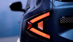 Nowa Dacia za 75 000 zł: Europejski hit uderza w tanie auta z Chin