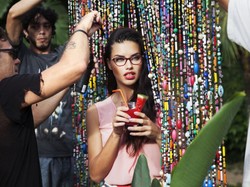 Boska Adriana Lima w kampanii Vogue Eyewear. ZDJĘCIA zza kulis