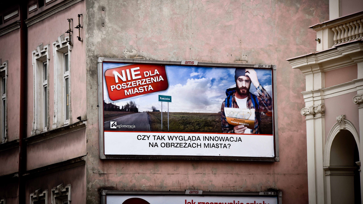 Od dziś na ulicach Rzeszów nie będą już prezentowane billboardy "NIE dla poszerzenia Rzeszowa". Ratusz skutecznie postraszył firmy, który zgodziły się wynająć powierzchnię reklamową, dla tej kampanii.