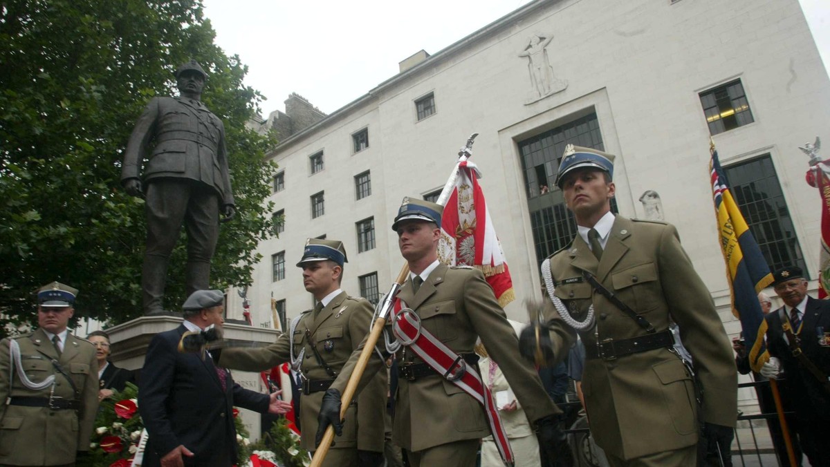 Nowe siedziby placówek dyplomatycznych w Nowym Jorku i Londynie, rezydencja dla ambasadora w Waszyngtonie, to niektóre ze zmian wpisujących się w nowoczesny wizerunek Polski za granicą. MSZ wydał na ten cel już około 100 mln zł. Przeprowadzki planowane są w 2011 roku.