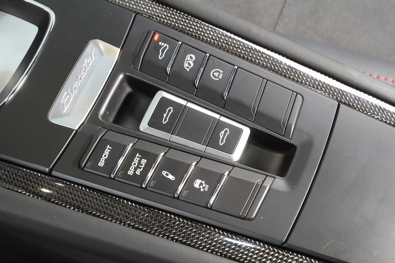 Specjalne przyciski, które potrafią zmienić charakter samochodu o 180 stopni