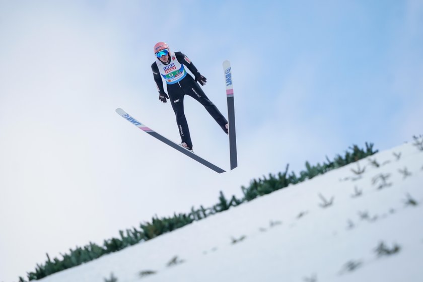 Dwa lata temu na tym obiekcie złoto zdobył Dawid Kubacki (31 l.), a srebro Kamil Stoch (34 l.).