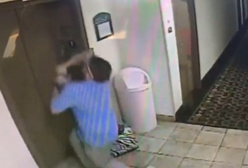 Ben Djuk je zgrabio psa koga je povukao lift