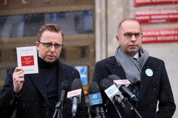 Joński i Szczerba składają zawiadomienie do prokuratury. W tle lex TVN