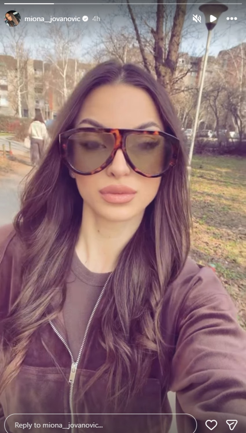 Pevačica se zbog veze sa oženjim kolegom posvađala sa roditeljima: Nestala iz javnog života,a sad objavila sliku