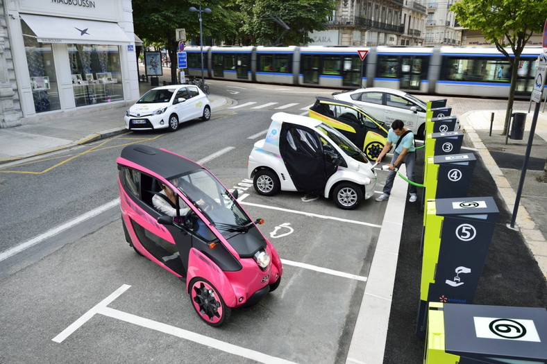 Car-sharing Toyoty w Grenoble - sposób na korki