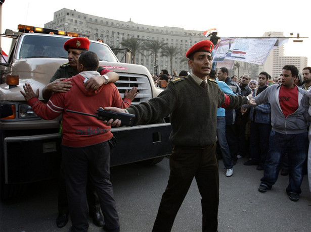 Egipt wraca do normalności. Plac Tahrir otwarty dla aut