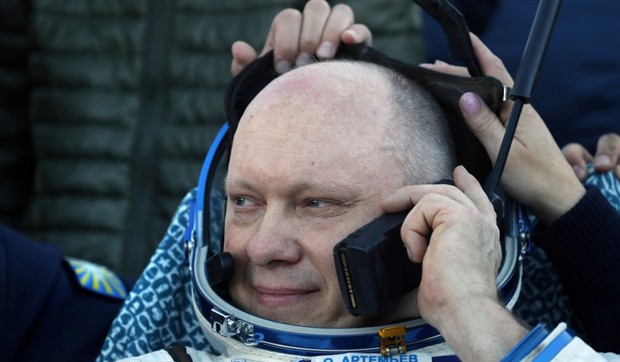 Oleg Artemjev po sletanju kapsule "Sojuza" MS-08 u Kazahstnu 4. oktobra 2018.