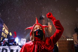 Protest Strajku Kobiet po publikacji wyroku Trybunału Konstytucyjnego podległego PiS, Kraków, styczeń 2021 r.