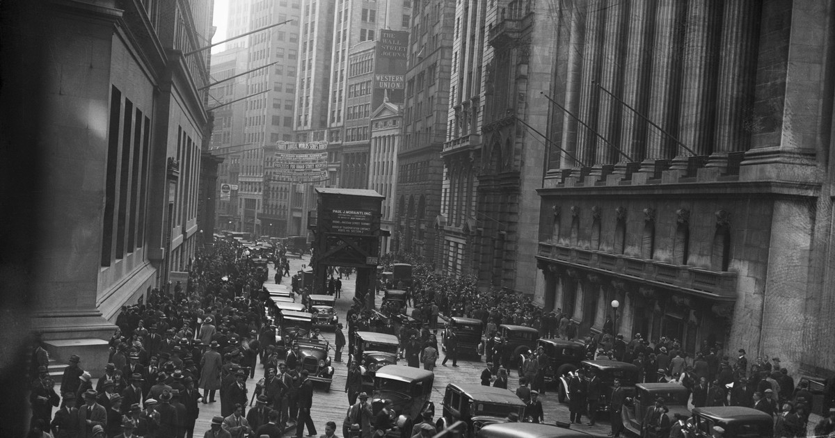 20 vintage photos show the 1929 stock market crash that set off the ...