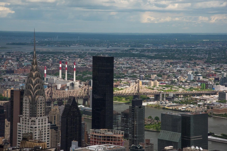 Trampova kula u Njujorku (crni neboder u sredini)