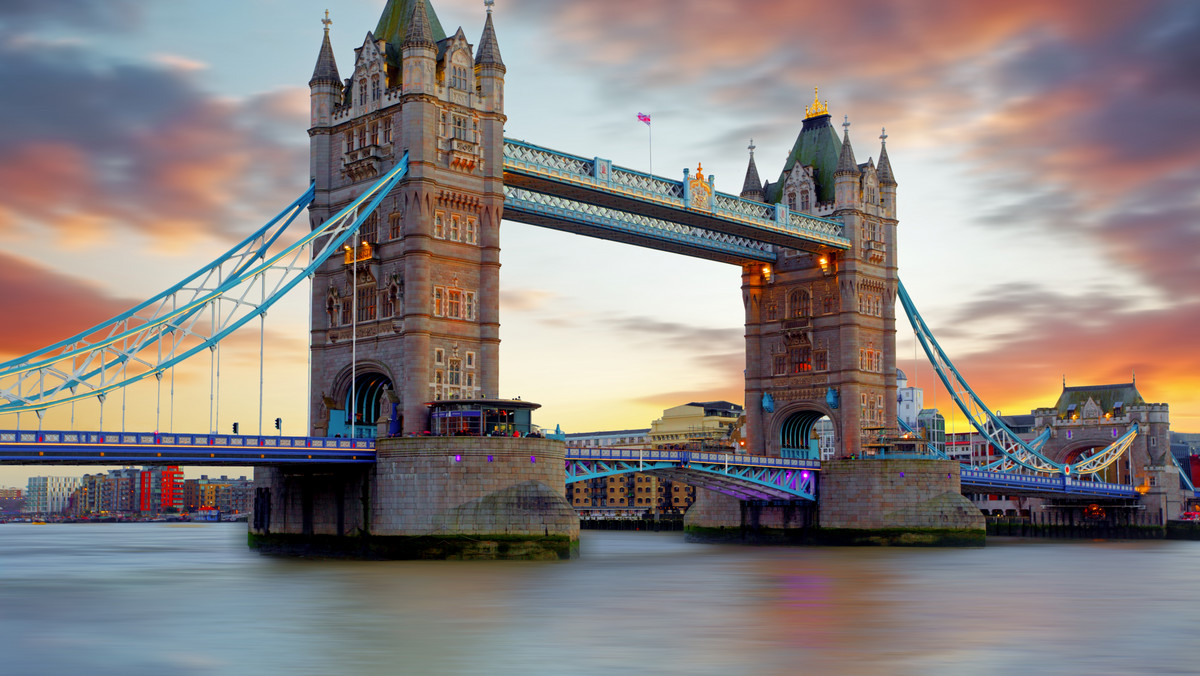 W związku ze znaleziskiem ewakuowano sporą część centrum Londynu. Zamknięto też mosty Waterloo i Westminster, część Victoria Embankment oraz stację metra Westminster.