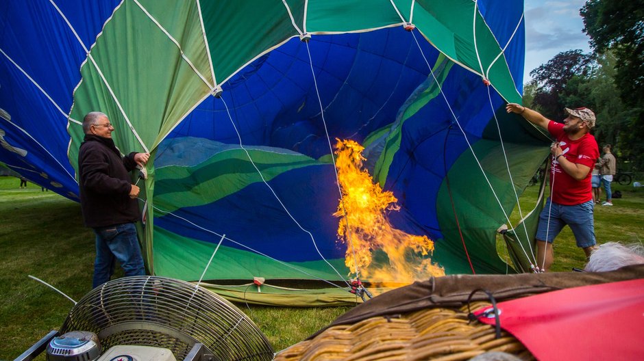 II Zawody Balonowe "In The Silesian Sky" - start balonów świtem z pszczyńskiego parku zamkowego - 25.06.2022 r. - autor: Andrzej Grynpeter