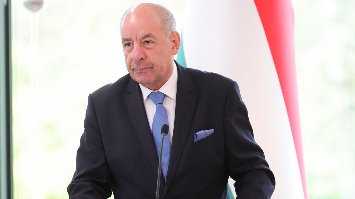 Sulyok Tamás köztársasági elnök a feleségével szavalt el egy verset gyereknap alkalmából: videón az előadás