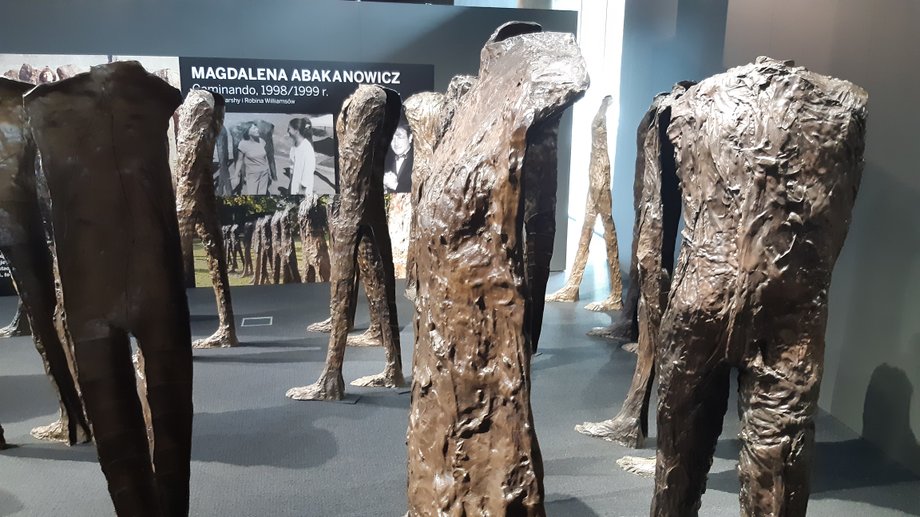 "Caminando", Magdalena Abakanowicz