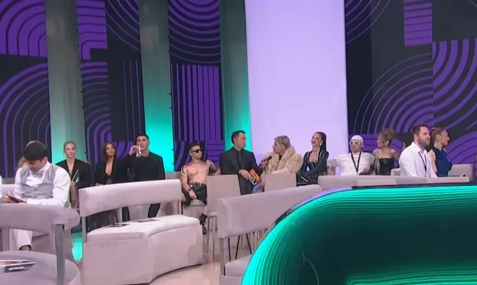 Pukla čaša u bekstejdžu