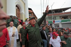 Hojny Hugo Chavez podarował dom...internautce