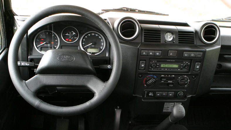 Land Rover Defender II (2007-16) – z 2011 r. za 135 000 zł