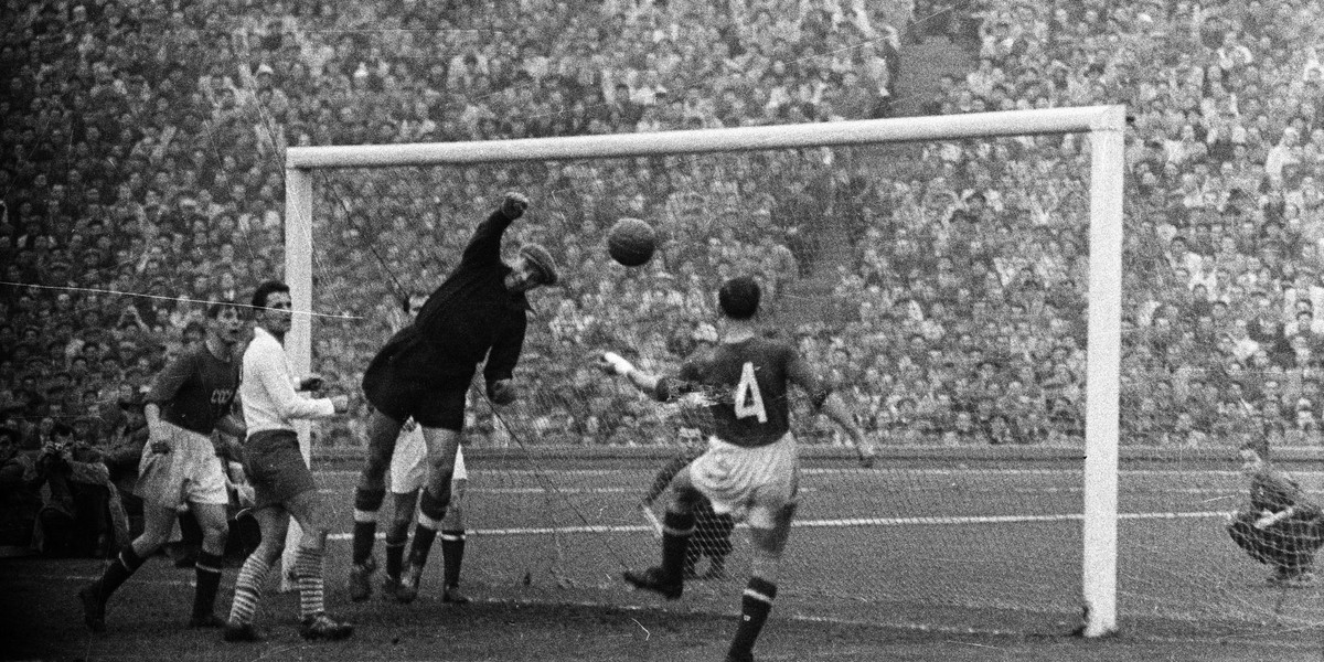 20 października 1957 r. na stadionie Śląskim w Chorzowie Polska wygrała z ZSRR 2:1