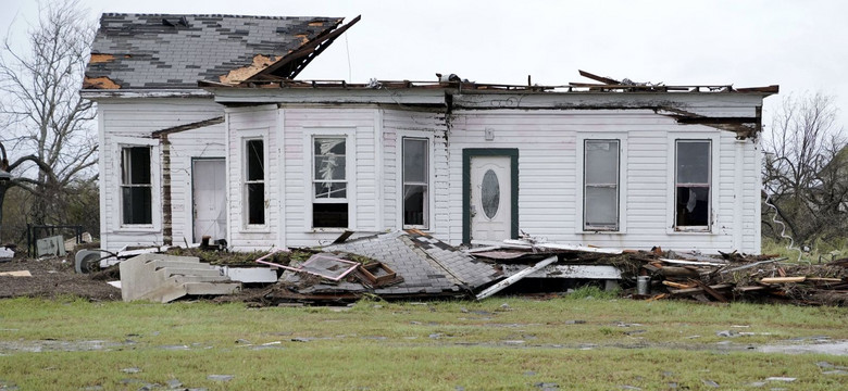 Co najmniej dwie ofiary śmiertelne huraganu Harvey, zamknięto lotnisko w Houston