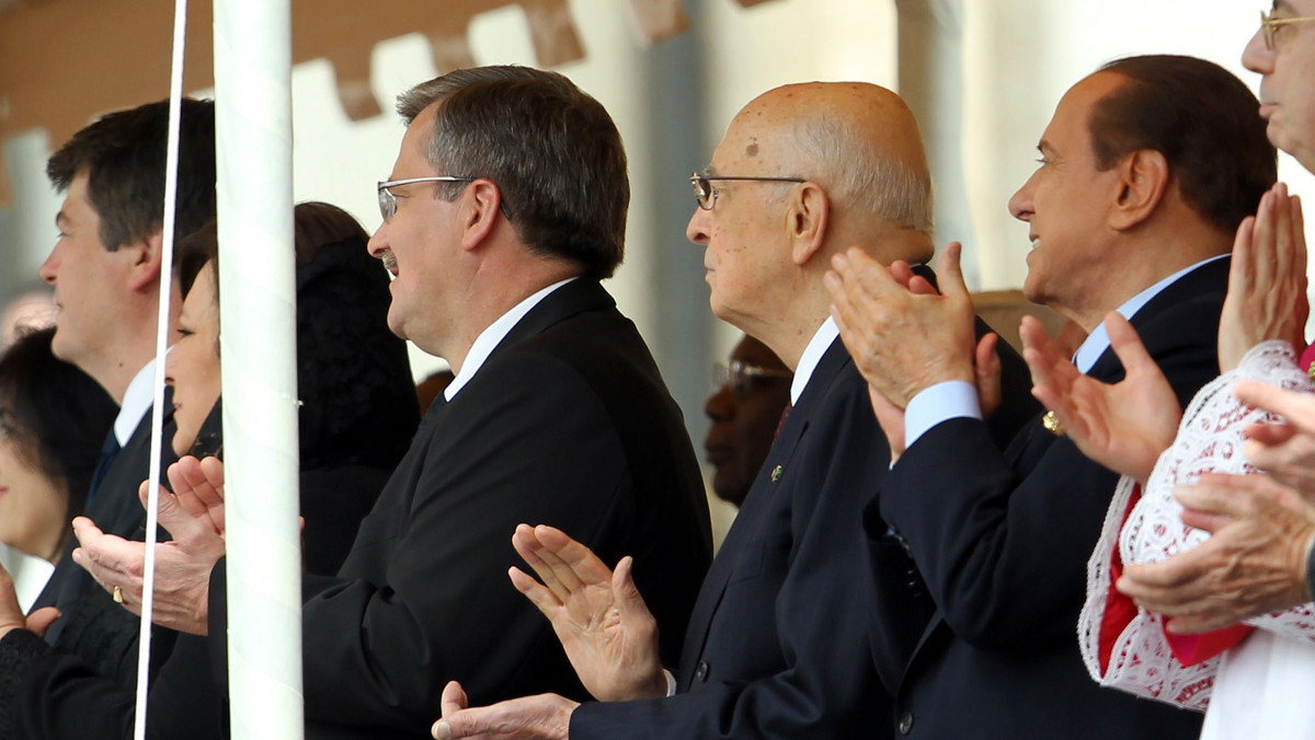 Prezydent Bronisław Komorowski wraz z kardynałem Stanisławem Dziwiszem wydali w niedzielę po mszy beatyfikacyjnej Jana Pawła II w Watykanie uroczysty obiad dla około 600 osób zaproszonych gości.