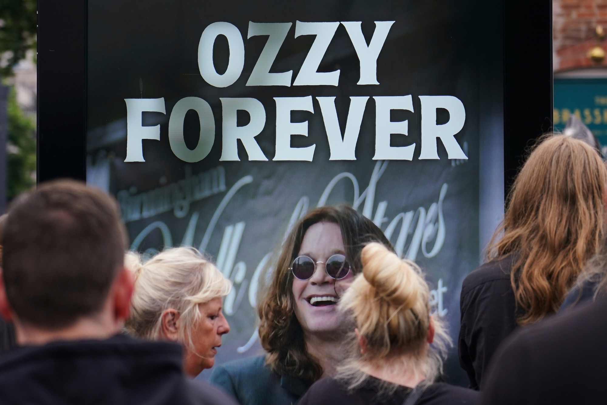 S Ozzym Osbournom sa v Birminghame lúčili tisíce ľudí. 