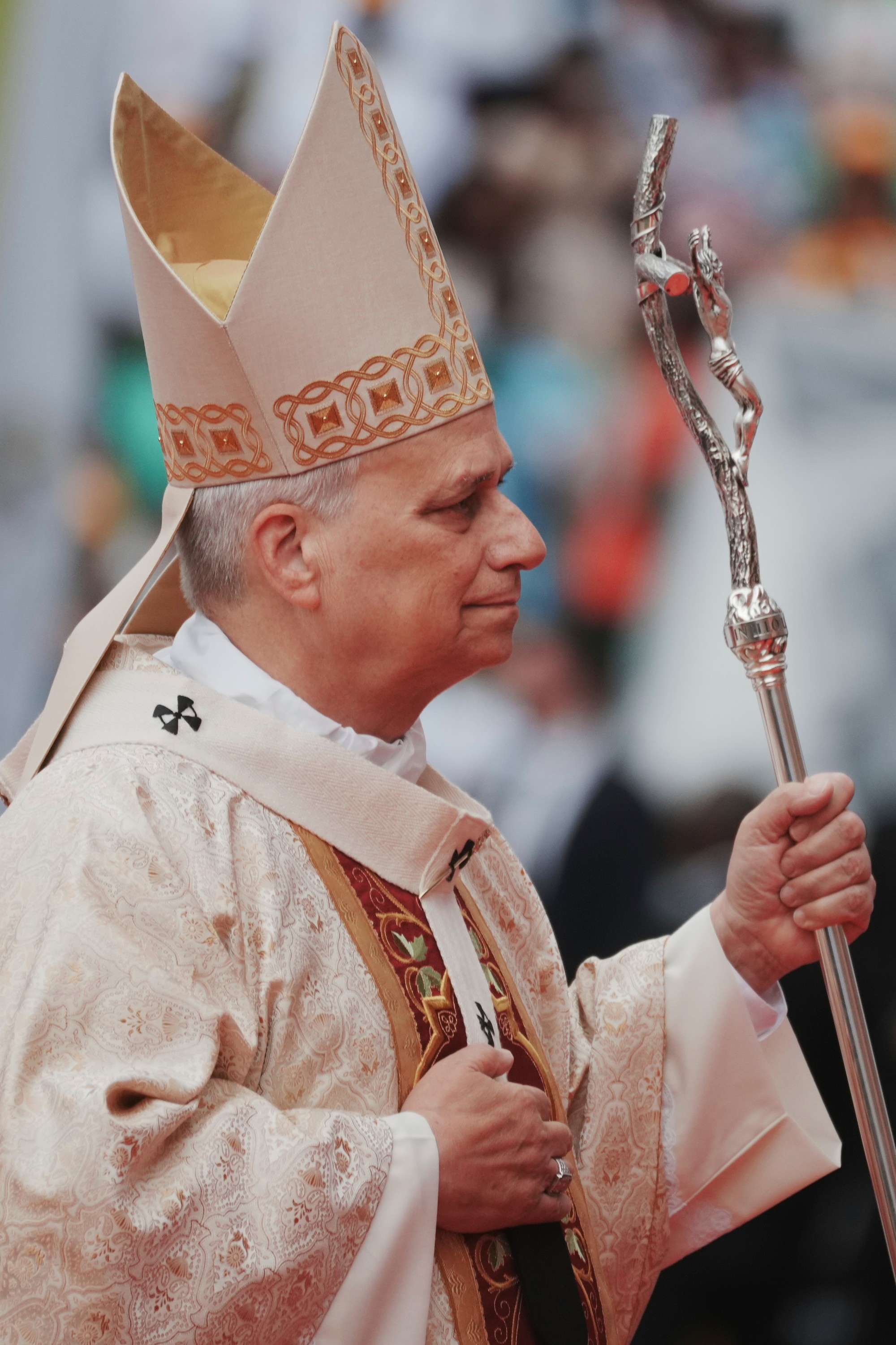 Pápež Lev XIV. celebruje svätú omšu na štadióne počas jeho návštevy v meste Malabo.
